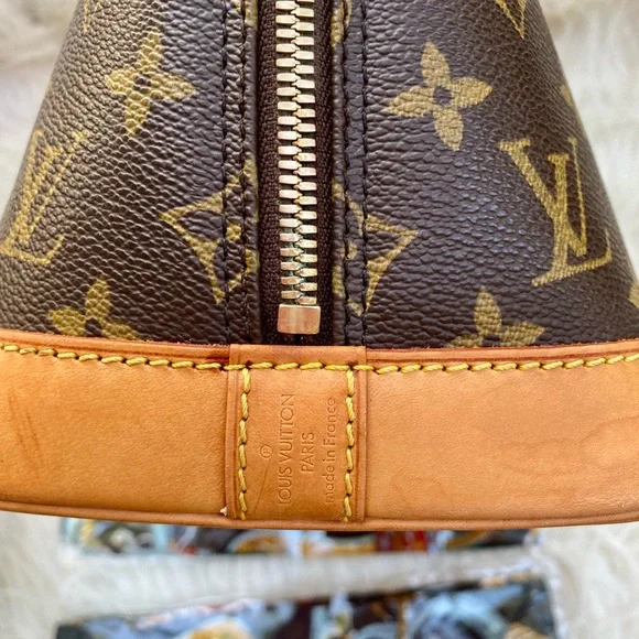 Louis Vuitton Alma PM - Picture 4 of 11